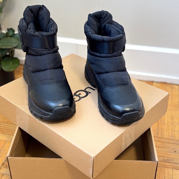 UGG boots - Picture 1 of 3